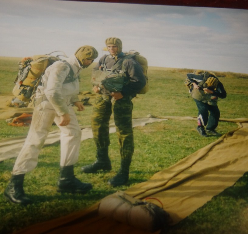 Сергей и Александр Удодовы прыжки с парашютом.